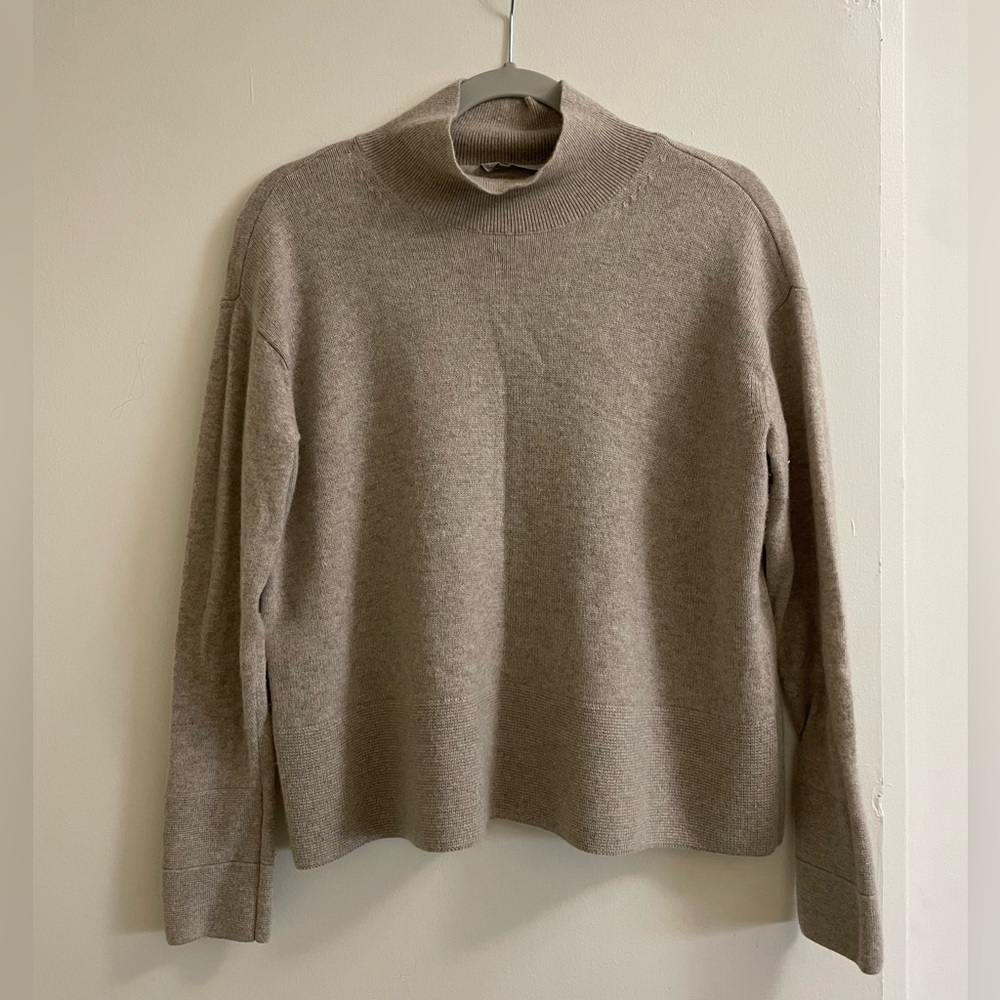 Everlane Cashmere Mock Neck Sweater size M
